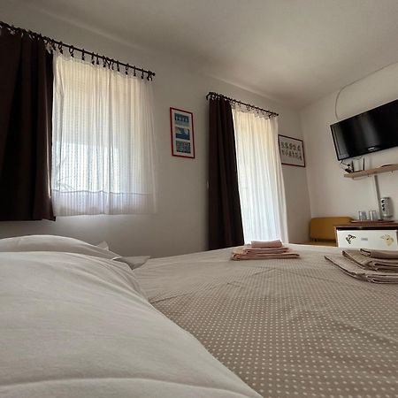 Guesthouse Fjaka スプリト エクステリア 写真
