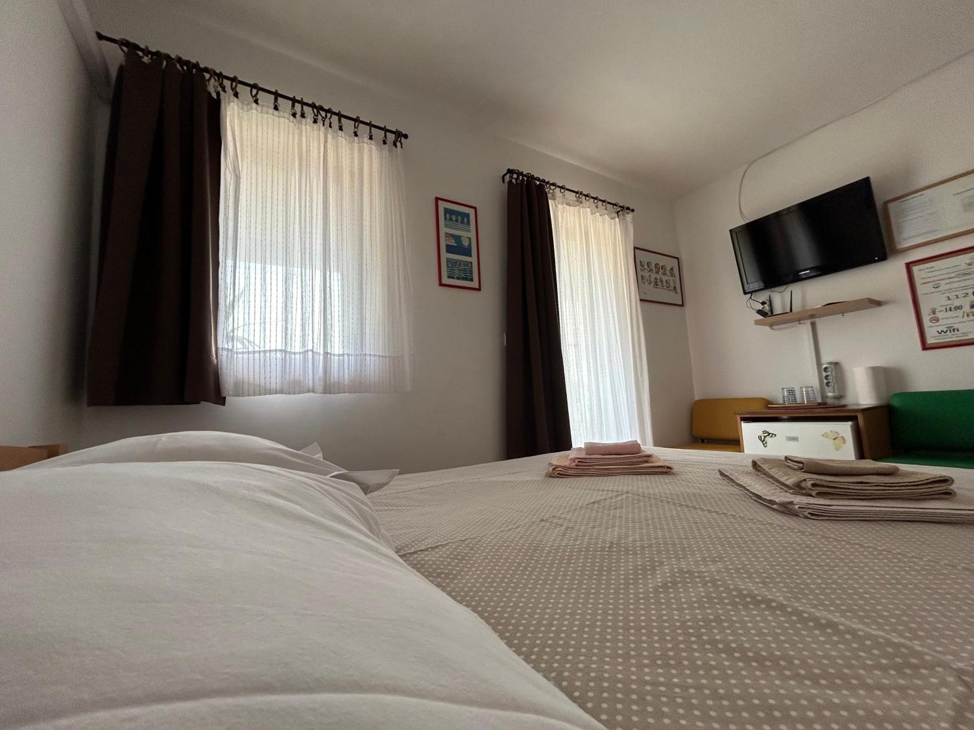 Guesthouse Fjaka スプリト エクステリア 写真