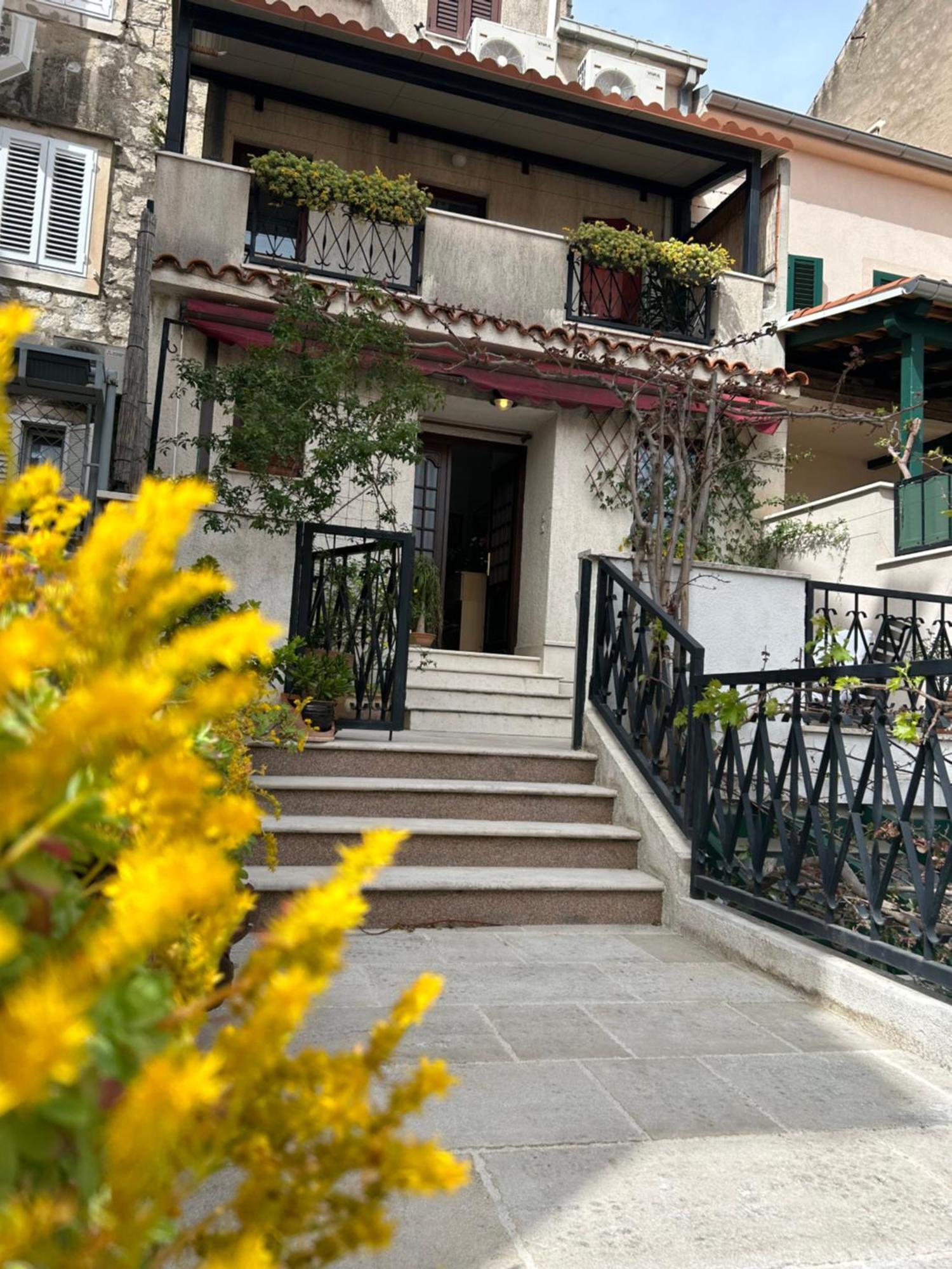 Guesthouse Fjaka スプリト エクステリア 写真